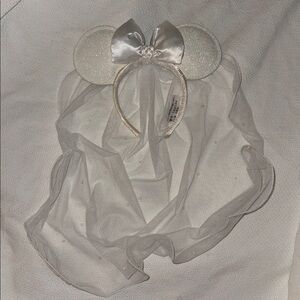 Disney White Minnie Mouse Bride Headband with Veil